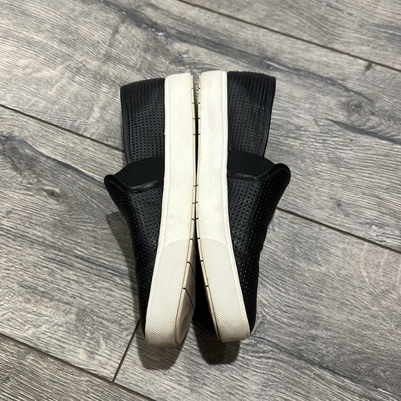 • Vince • Women’s Blair 5 Perforated Slip-On Sneakers Leather Black White 7 - Picture 3 of 5